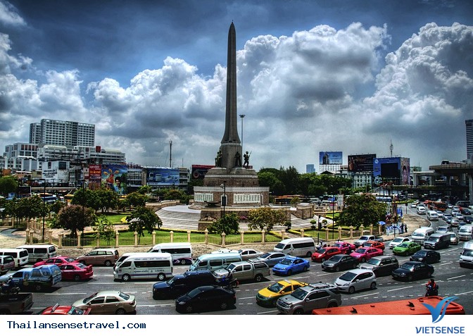Tượng đài Chiến Thắng (Victory Monument)