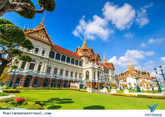 Hoàng cung: Diện mạo và Định hướng