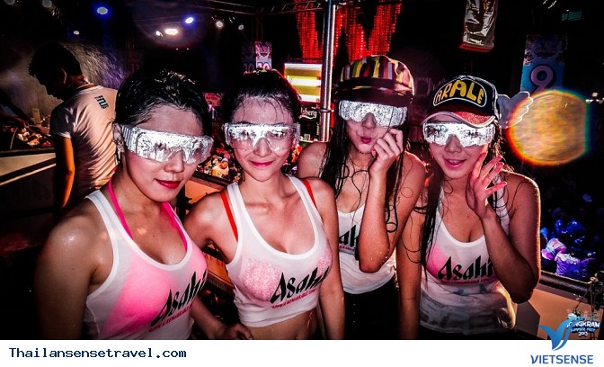 Lễ hội Songkran đón mừng năm mới ở Thái Lan - Ảnh 3