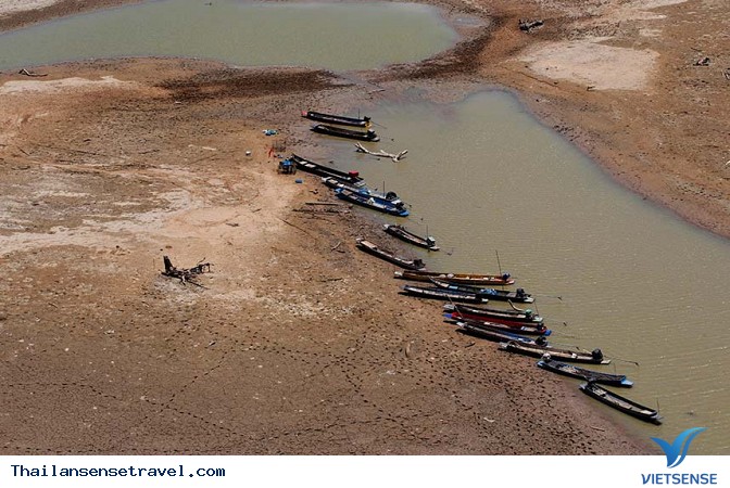 Lễ hội té nước ở Thái Lan vẫn diễn ra khi cả nước đang bị hạn hán - Ảnh 9 Lễ hội té nước ở Thái Lan vẫn diễn ra khi cả nước đang bị hạn hán - Ảnh 9