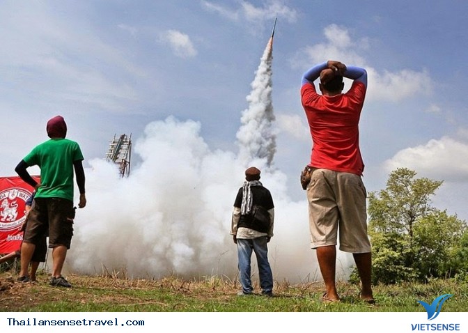 Lễ hội phóng pháo thăng thiên (có cái tên khác là Bun Bâng Phây) Lễ hội phóng pháo thăng thiên (có cái tên khác là Bun Bâng Phây)