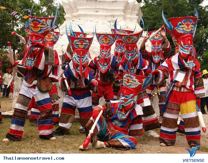 Tham gia lễ hội ma xó ở Đông Bắc Thái Lan - Ảnh 1