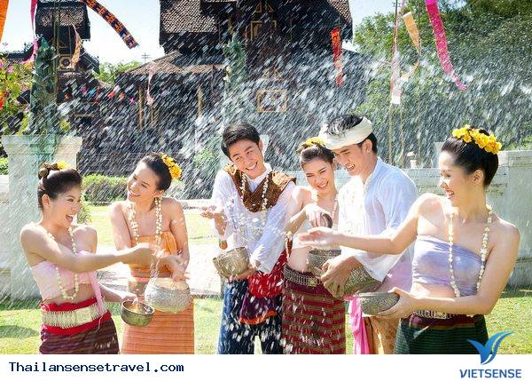 Tham gia lễ hội té nước Songkran lấy may của người Thái Lan - Ảnh 4