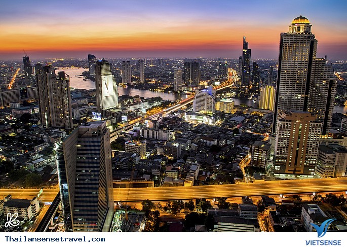 Hoàng hôn rực rỡ ở Bangkok.