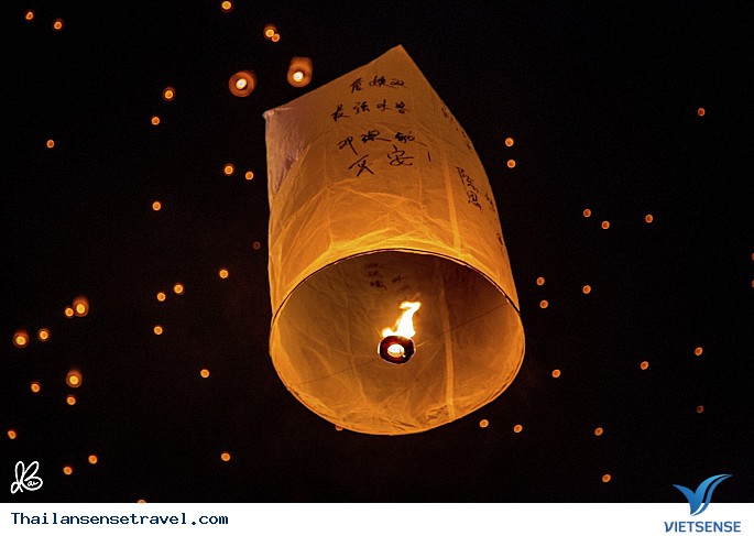 Những chiếc đèn lồng trong lễ hội Loi Krathong.