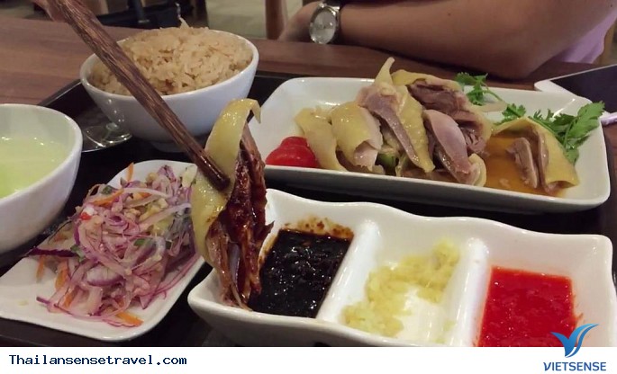 Thưởng thức cơm gà Hải Nam ở Bangkok - Ảnh 1 Thưởng thức cơm gà Hải Nam ở Bangkok - Ảnh 1