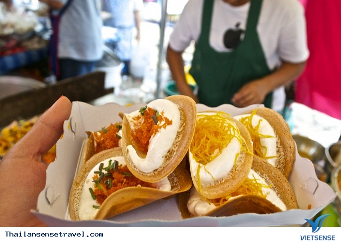Bánh xốp kem dừa (Kanom buang) Bánh xốp kem dừa (Kanom buang)