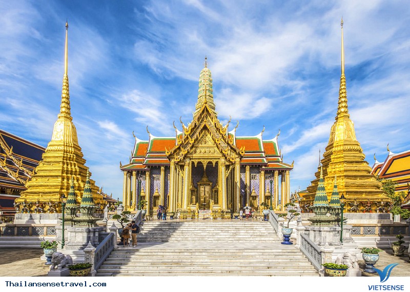 Hoàngcung (tiếng Thái: Phra Borom Maha Ratcha Wang) Hoàngcung (tiếng Thái: Phra Borom Maha Ratcha Wang)