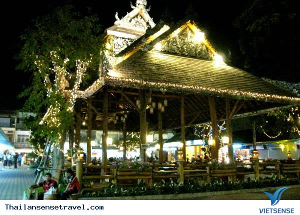 Màn biểu diễn từ thiện tại chợ đêm Chiang Rai - Ảnh 2