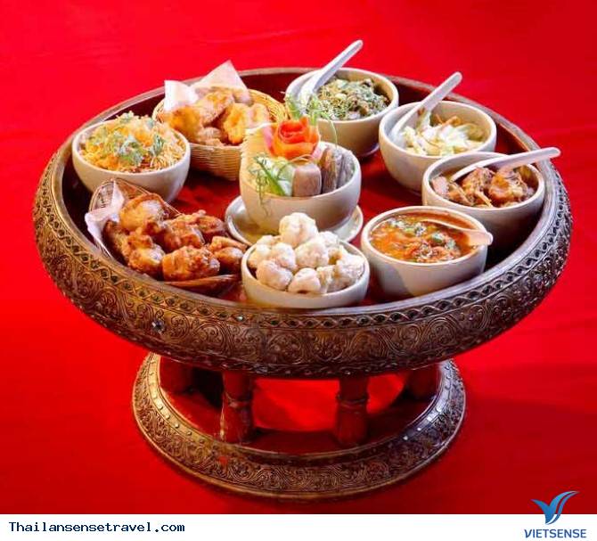 Đừng nhầm Khantoke là một món ăn ở Chiang Mai Thái Lan, 2018 - Ảnh 1 Đừng nhầm Khantoke là một món ăn ở Chiang Mai Thái Lan, 2018 - Ảnh 1