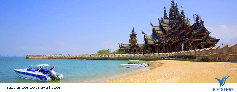 Pattaya là 1 bãi biển có 3 con đường chạy dọc theo nó và song song với nhau. Pattaya là 1 bãi biển có 3 con đường chạy dọc theo nó và song song với nhau.