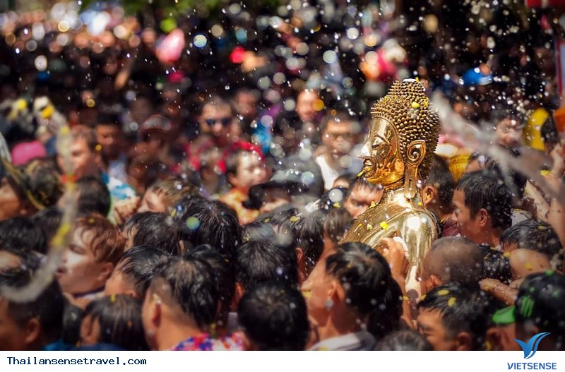 Lễ hội té nước Thái: Huyền thoại Songkran - Ảnh 5 Lễ hội té nước Thái: Huyền thoại Songkran - Ảnh 5