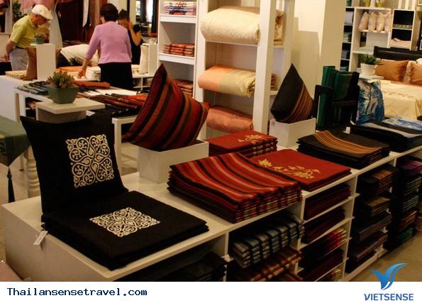 Cửa hàng thành phẩm từ lụa Cửa hàng thành phẩm từ lụa