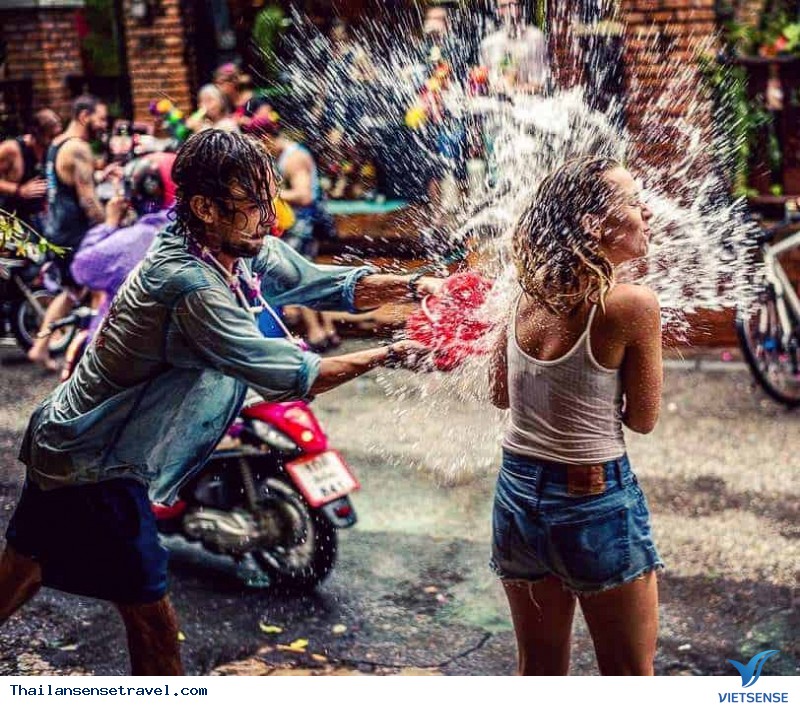 “Tất tần tật” về Lễ hội té nước Thái Lan - Ảnh 2