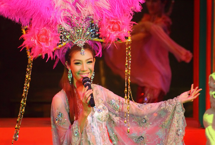 Những điều bất ngờ sau show diễn