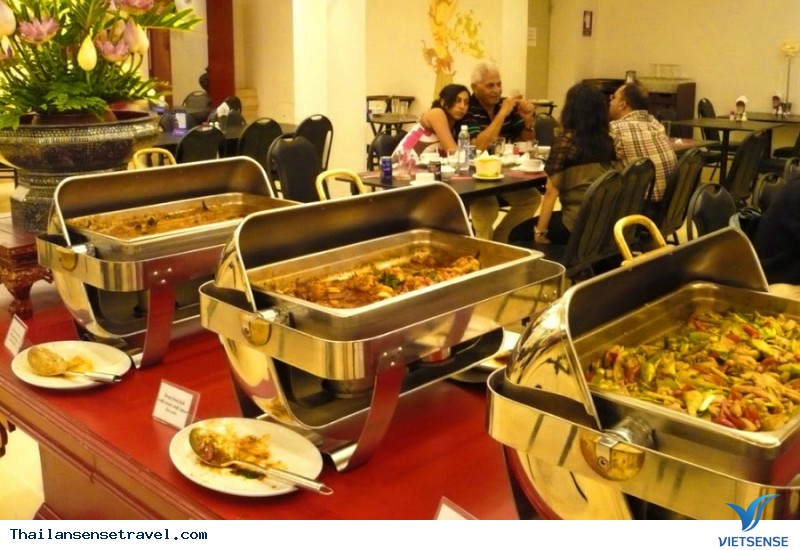 Tham gia tiệc tối Buffet trước giờ biểu diễn Tham gia tiệc tối Buffet trước giờ biểu diễn