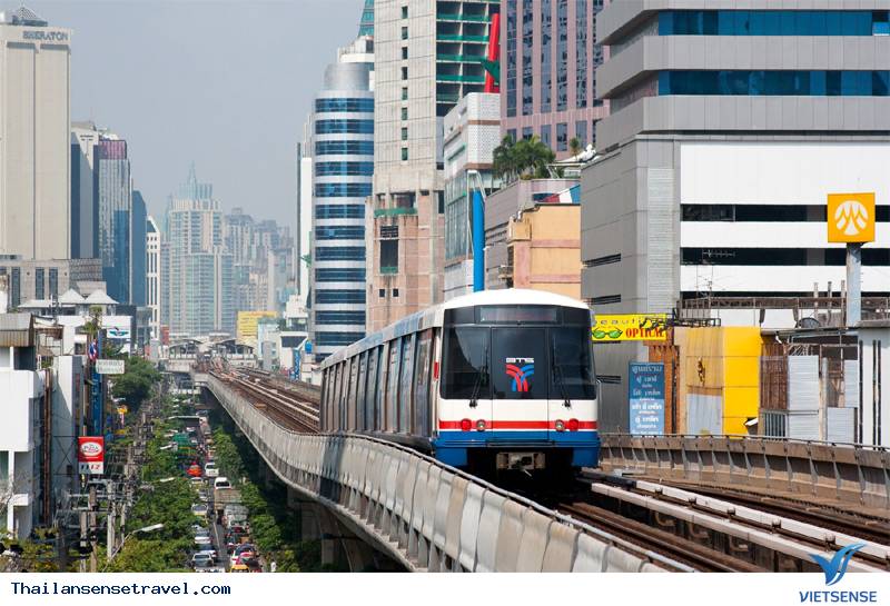 Di chuyển bằng đường sắt trên cao (BTS)