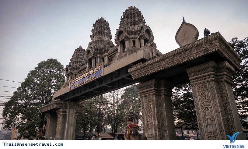 Phương tiện hành trình bụi từ TPHCM qua Thái Lan bằng xe bus - Ảnh 2