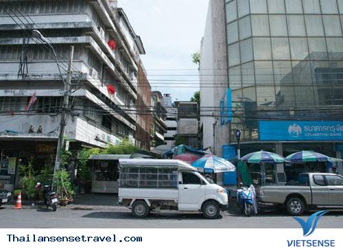 Bangkok: Hàng ngàn cá chép chiếm cứ đại siêu thị - 1 Bangkok: Hàng ngàn cá chép chiếm cứ đại siêu thị - 1