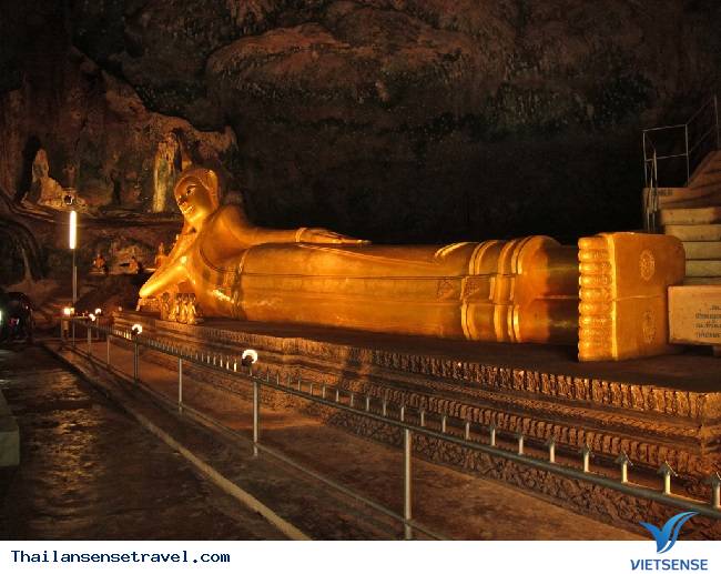 Tượng Phật vàng ở chùa Wat Thamsuwankuha