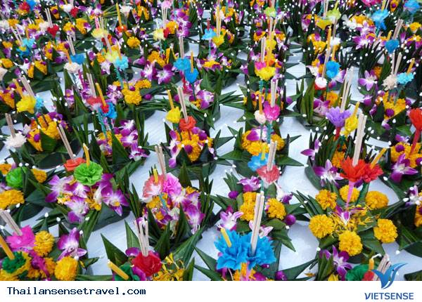 Lễ hội hoa đăng rực rỡ ở Thái Lan - Ảnh 2 Lễ hội hoa đăng rực rỡ ở Thái Lan - Ảnh 2