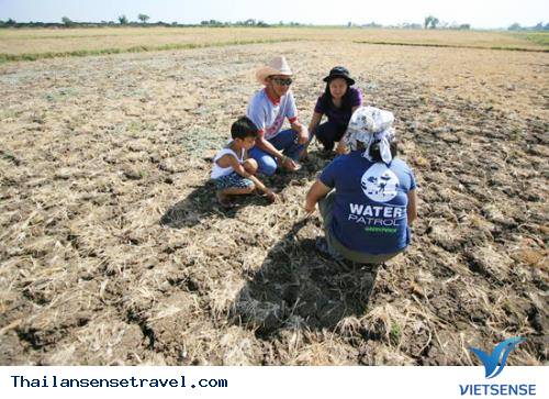 Lễ hội té nước ở Thái Lan vẫn diễn ra khi cả nước đang bị hạn hán - Ảnh 2 Lễ hội té nước ở Thái Lan vẫn diễn ra khi cả nước đang bị hạn hán - Ảnh 2