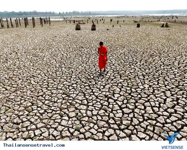 Lễ hội té nước ở Thái Lan vẫn diễn ra khi cả nước đang bị hạn hán - Ảnh 3 Lễ hội té nước ở Thái Lan vẫn diễn ra khi cả nước đang bị hạn hán - Ảnh 3