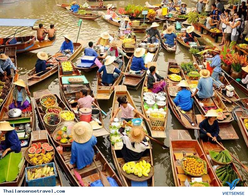 Tham gia vào phiên chợ nổi Tham gia vào phiên chợ nổi