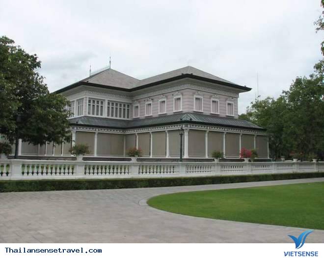 Người làm vườn bất lực nhìn Hoàng Hậu và Công Chúa ở Cung điện Mùa hè ở Thái Lan - Ảnh 8 Người làm vườn bất lực nhìn Hoàng Hậu và Công Chúa ở Cung điện Mùa hè ở Thái Lan - Ảnh 8