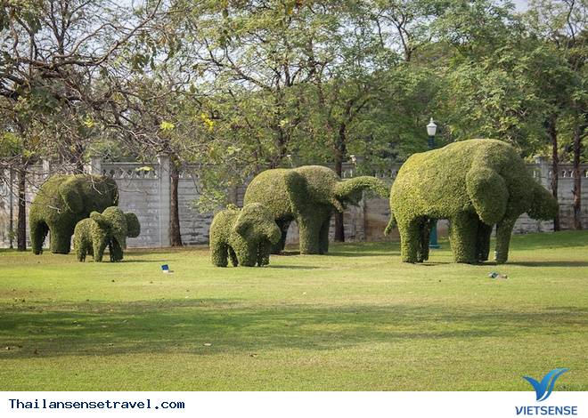 Người làm vườn bất lực nhìn Hoàng Hậu và Công Chúa ở Cung điện Mùa hè ở Thái Lan - Ảnh 9 Người làm vườn bất lực nhìn Hoàng Hậu và Công Chúa ở Cung điện Mùa hè ở Thái Lan - Ảnh 9