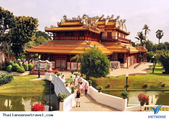 Người làm vườn bất lực nhìn Hoàng Hậu và Công Chúa ở Cung điện Mùa hè ở Thái Lan - Ảnh 6 Người làm vườn bất lực nhìn Hoàng Hậu và Công Chúa ở Cung điện Mùa hè ở Thái Lan - Ảnh 6