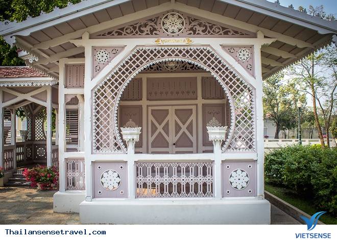 Người làm vườn bất lực nhìn Hoàng Hậu và Công Chúa ở Cung điện Mùa hè ở Thái Lan - Ảnh 12 Người làm vườn bất lực nhìn Hoàng Hậu và Công Chúa ở Cung điện Mùa hè ở Thái Lan - Ảnh 12