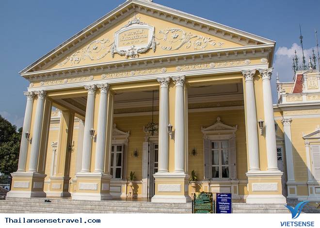 Người làm vườn bất lực nhìn Hoàng Hậu và Công Chúa ở Cung điện Mùa hè ở Thái Lan - Ảnh 7 Người làm vườn bất lực nhìn Hoàng Hậu và Công Chúa ở Cung điện Mùa hè ở Thái Lan - Ảnh 7