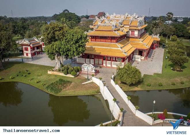 Người làm vườn bất lực nhìn Hoàng Hậu và Công Chúa ở Cung điện Mùa hè ở Thái Lan - Ảnh 2 Người làm vườn bất lực nhìn Hoàng Hậu và Công Chúa ở Cung điện Mùa hè ở Thái Lan - Ảnh 2