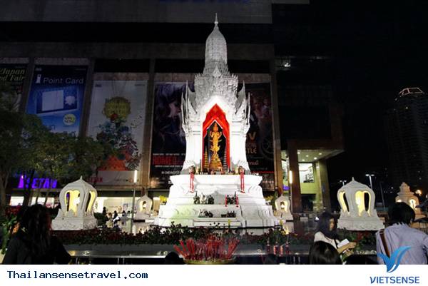 Đền thờ Trimurti ở Central World