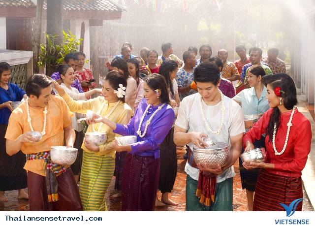 Màu sắc trang phục của người dân Thái Lan trong tuần Màu sắc trang phục của người dân Thái Lan trong tuần