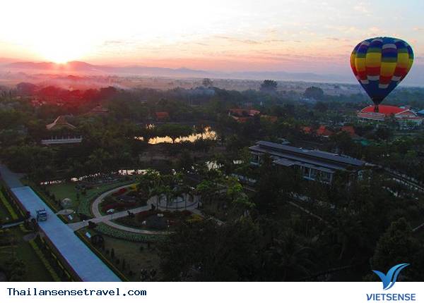 Ngắm toàn cảnh thành phố Chiang Mai từ khinh khí cầu