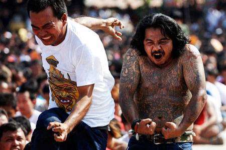 Thái Lan: độc đáo lễ xăm mình Tránh Tai Ương - Ảnh 3 Thái Lan: độc đáo lễ xăm mình Tránh Tai Ương - Ảnh 3