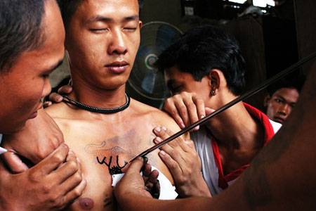 Thái Lan: độc đáo lễ xăm mình Tránh Tai Ương - Ảnh 1 Thái Lan: độc đáo lễ xăm mình Tránh Tai Ương - Ảnh 1