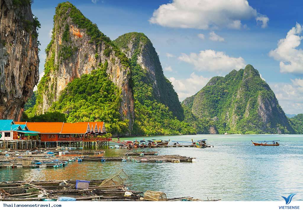 Tham quan sân bóng trên mặt biển ở làng chài của Thái Lan - Ảnh 2