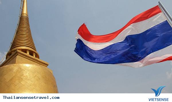 Quốc kỳ Thái Lan: Hình ảnh Quốc kỳ Thái Lan cũng như quốc gia này chính là một trong những điểm nhấn thu hút sự chú ý của bạn. Quốc kỳ đại diện cho sự tự do, độc lập và lòng yêu nước của người dân Thái Lan. Được thiết kế tinh tế với những màu sắc tươi sáng, quốc kỳ Thái Lan sẽ khiến bạn muốn tìm hiểu về đất nước này hơn nữa.