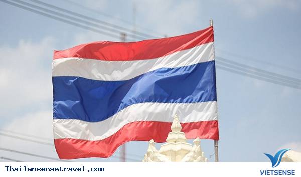 Quốc kỳ Thái Lan: 
Quốc kỳ Thái Lan đại diện cho niềm tự hào và truyền thống đất nước này. Năm 2024, quốc kỳ này sẽ được trình diễn một cách hoành tráng, tưng bừng tại các sự kiện quốc tế. Hình ảnh quốc kỳ Thái Lan sẽ được kết hợp với những nét đẹp của văn hóa, du lịch và kinh tế, hứa hẹn mang lại nhiều cảm xúc sâu sắc cho khán giả.